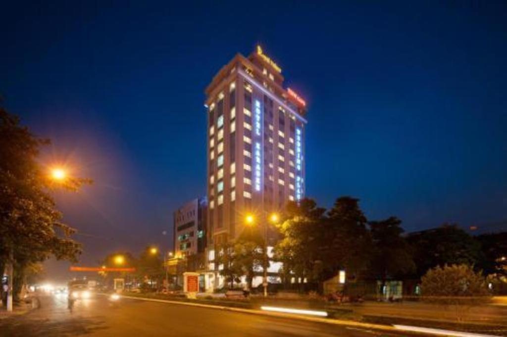 Royal Palace Hotel Tuyen Quang Exterior foto