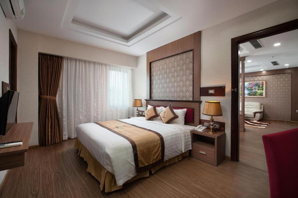 Royal Palace Hotel Tuyen Quang Exterior foto